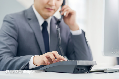 商務(wù)男士電話(huà)咨詢(xún)的實(shí)操指南與注意事項(xiàng)